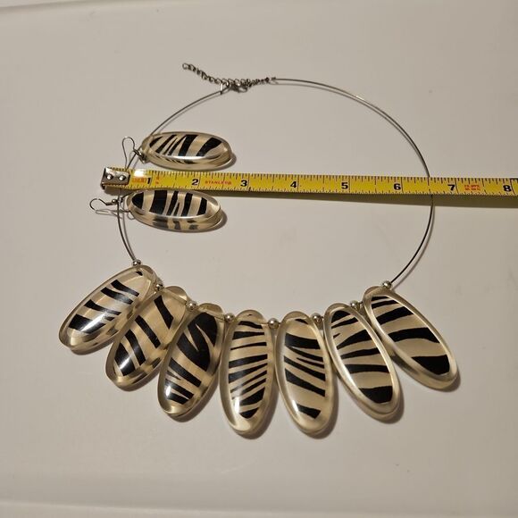 Costume Vintage Necklace and Earrings Set - Picture 5 of 5